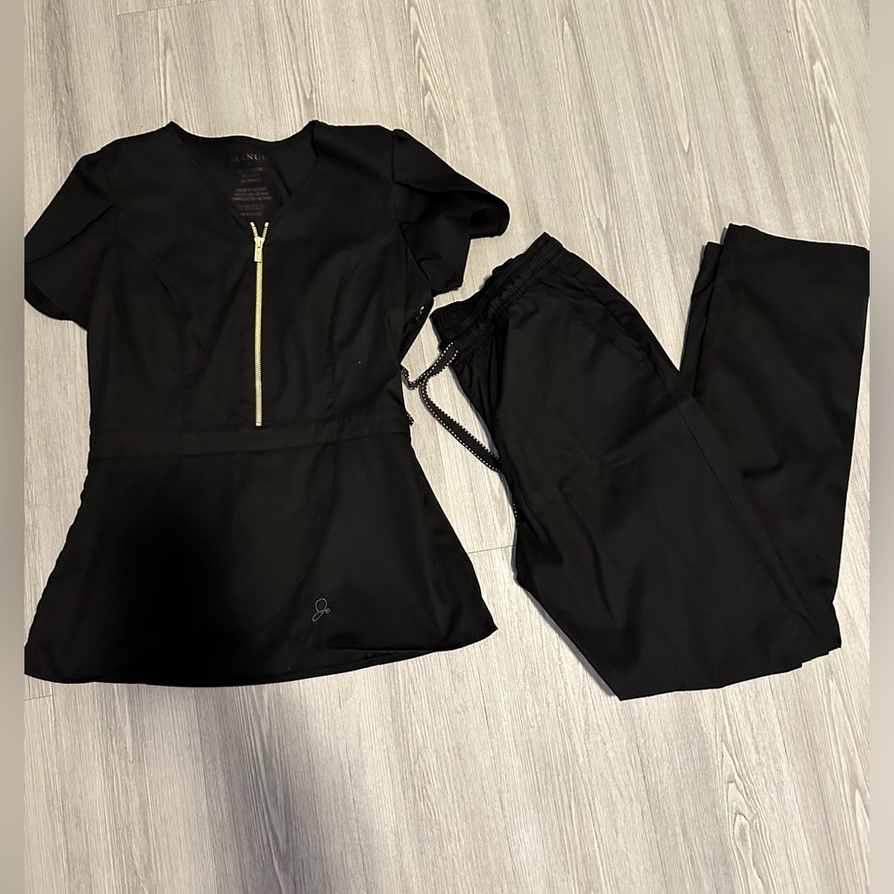 Black Jaanuu Scrubs